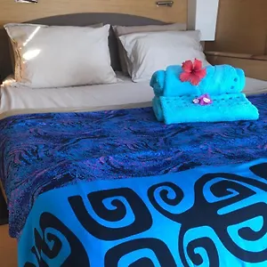Catamaran Apetahi Bateau-hôtel Uturoa